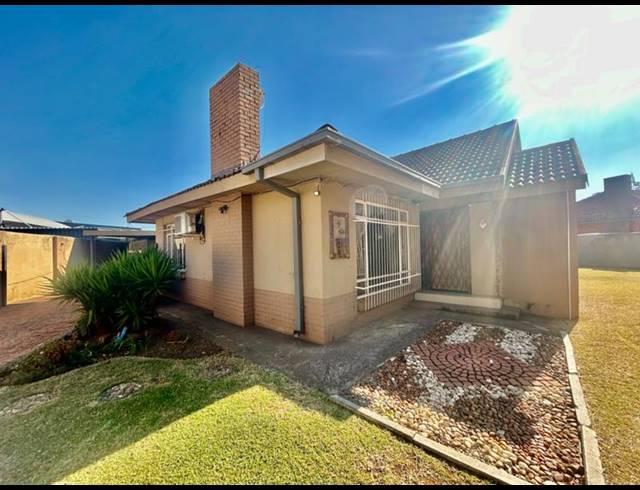 3 BEDROOM HOUSE FOR SALE IN VANDERBIJLPARK SW 1